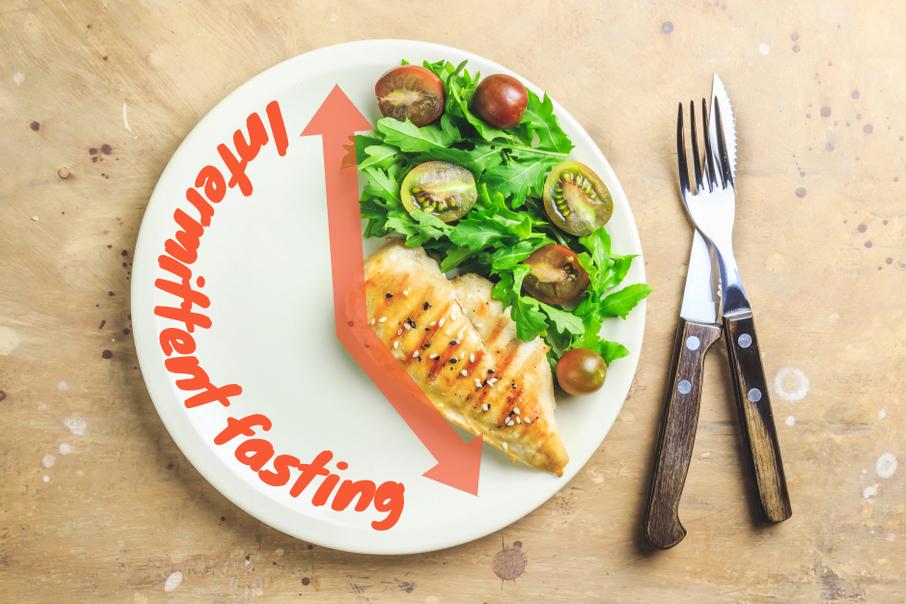 Plate with only part of it covered with food, the rest of the plate says "intermittent fasting."